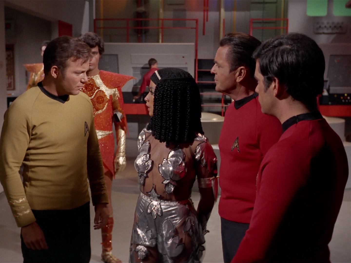 ariane179254_StarTrek_3x13_ElaanOfTroyius_0854.jpg