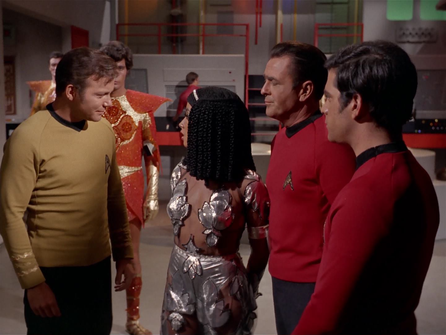 ariane179254_StarTrek_3x13_ElaanOfTroyius_0860.jpg