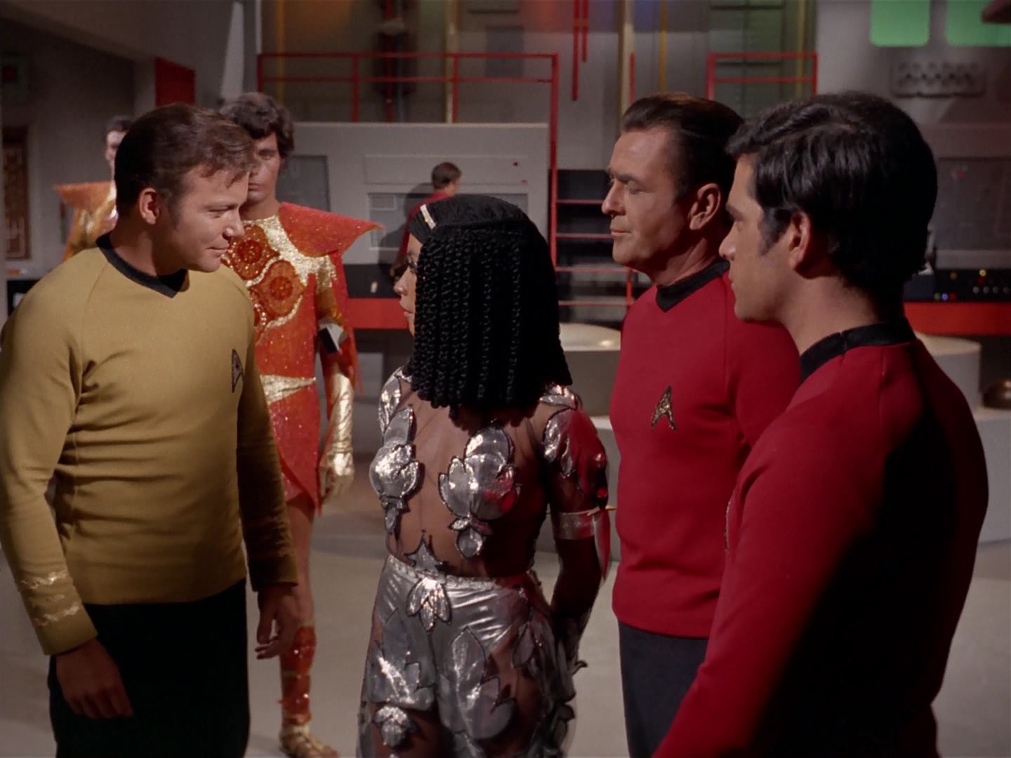 ariane179254_StarTrek_3x13_ElaanOfTroyius_0861.jpg
