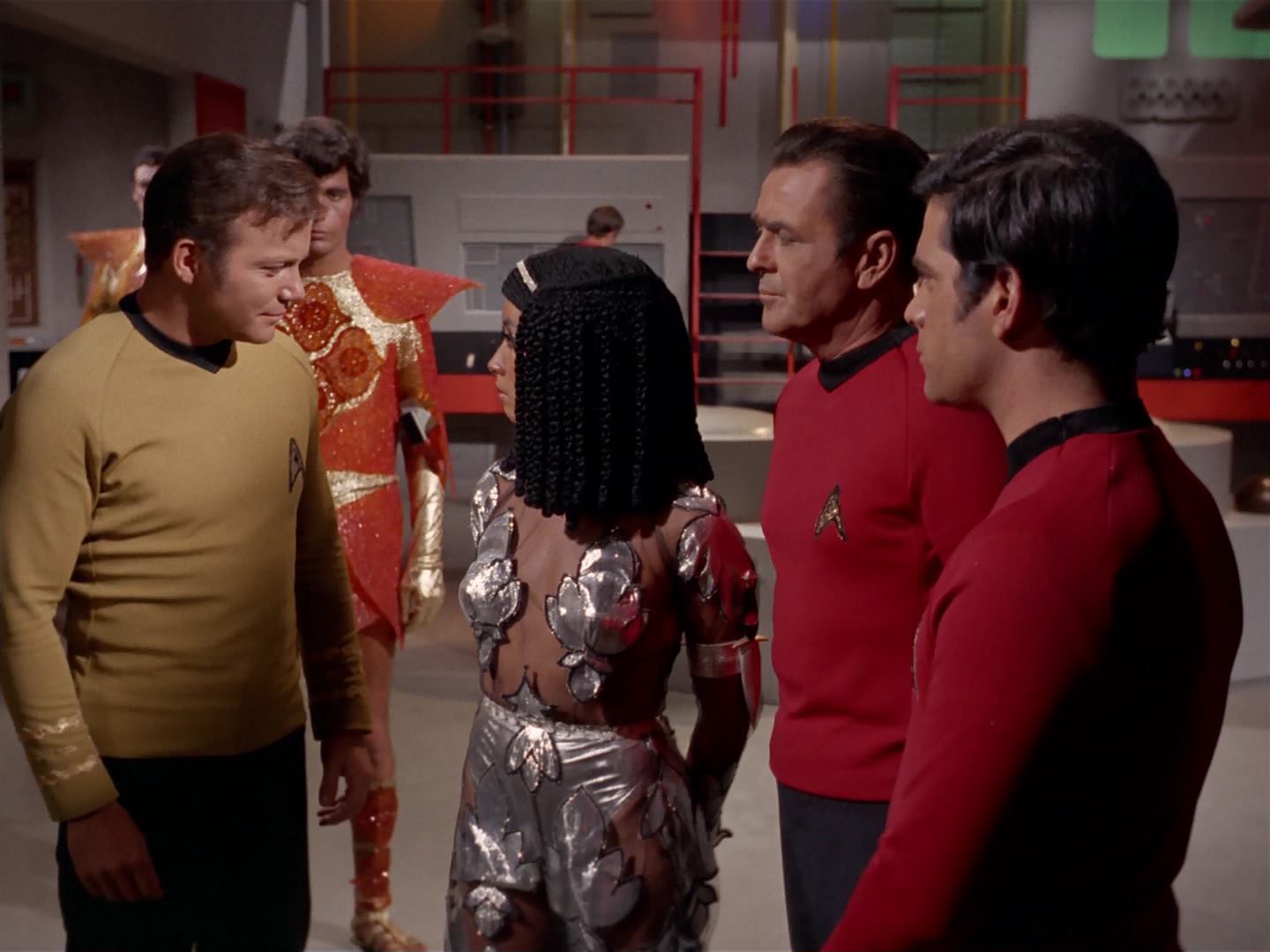 ariane179254_StarTrek_3x13_ElaanOfTroyius_0862.jpg