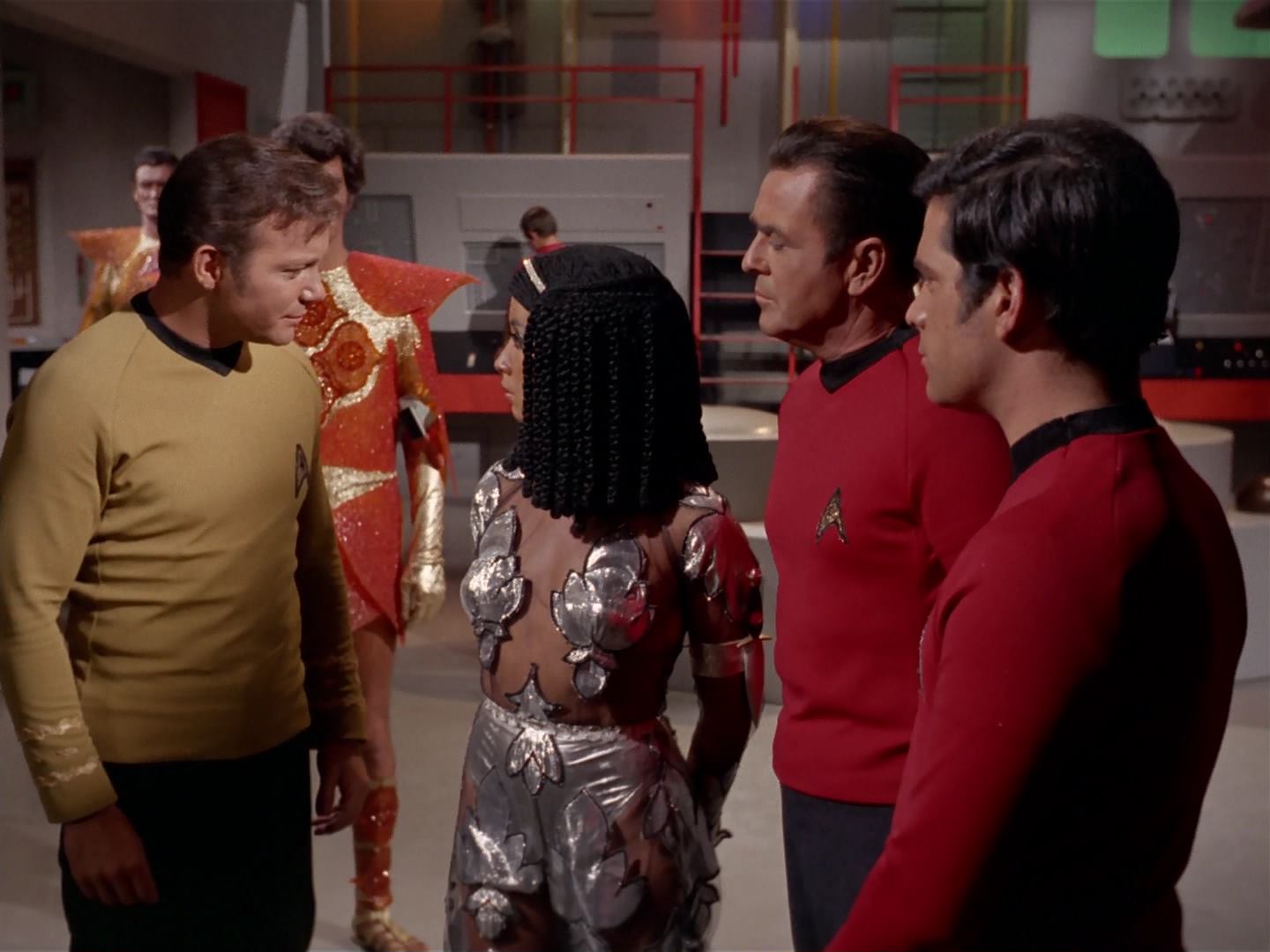 ariane179254_StarTrek_3x13_ElaanOfTroyius_0869.jpg
