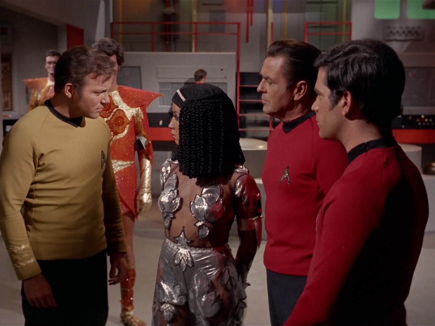 ariane179254_StarTrek_3x13_ElaanOfTroyius_0877.jpg
