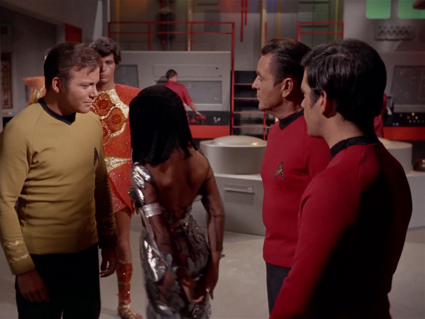 ariane179254_StarTrek_3x13_ElaanOfTroyius_0882.jpg