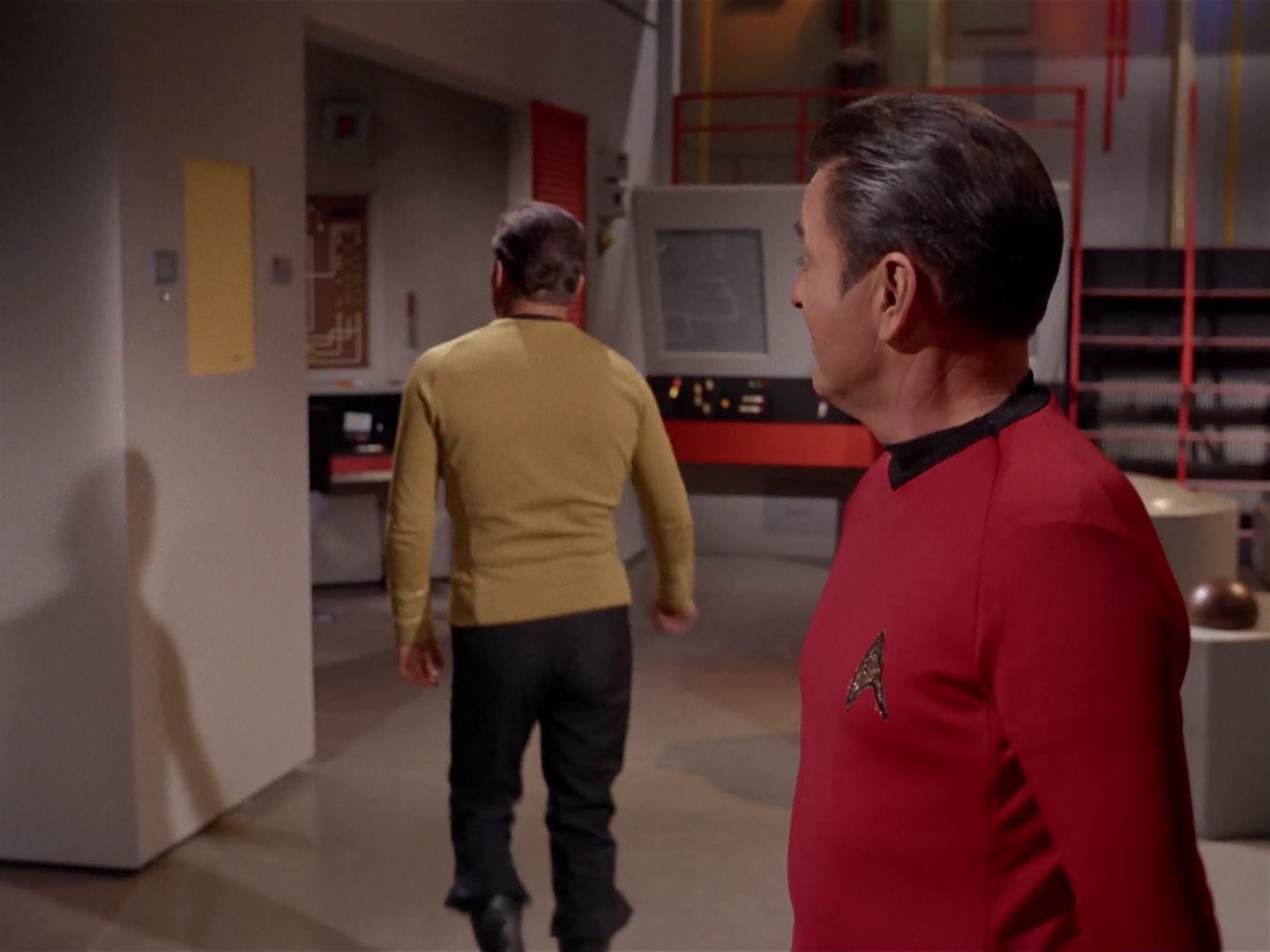 ariane179254_StarTrek_3x13_ElaanOfTroyius_0889.jpg