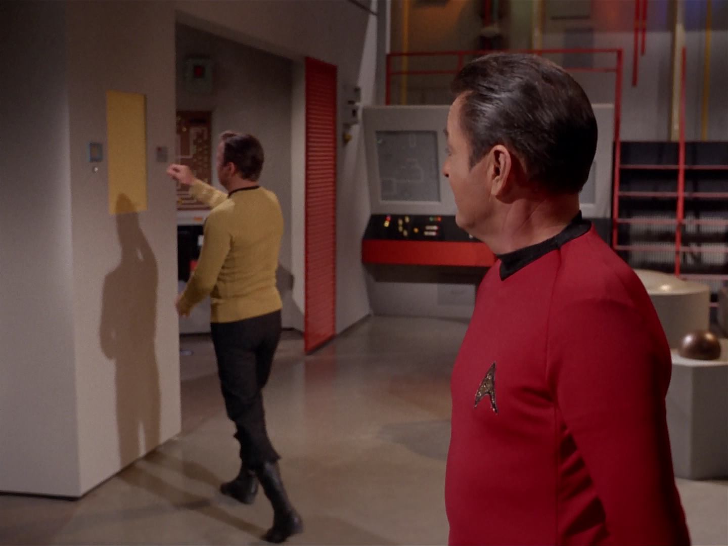 ariane179254_StarTrek_3x13_ElaanOfTroyius_0890.jpg