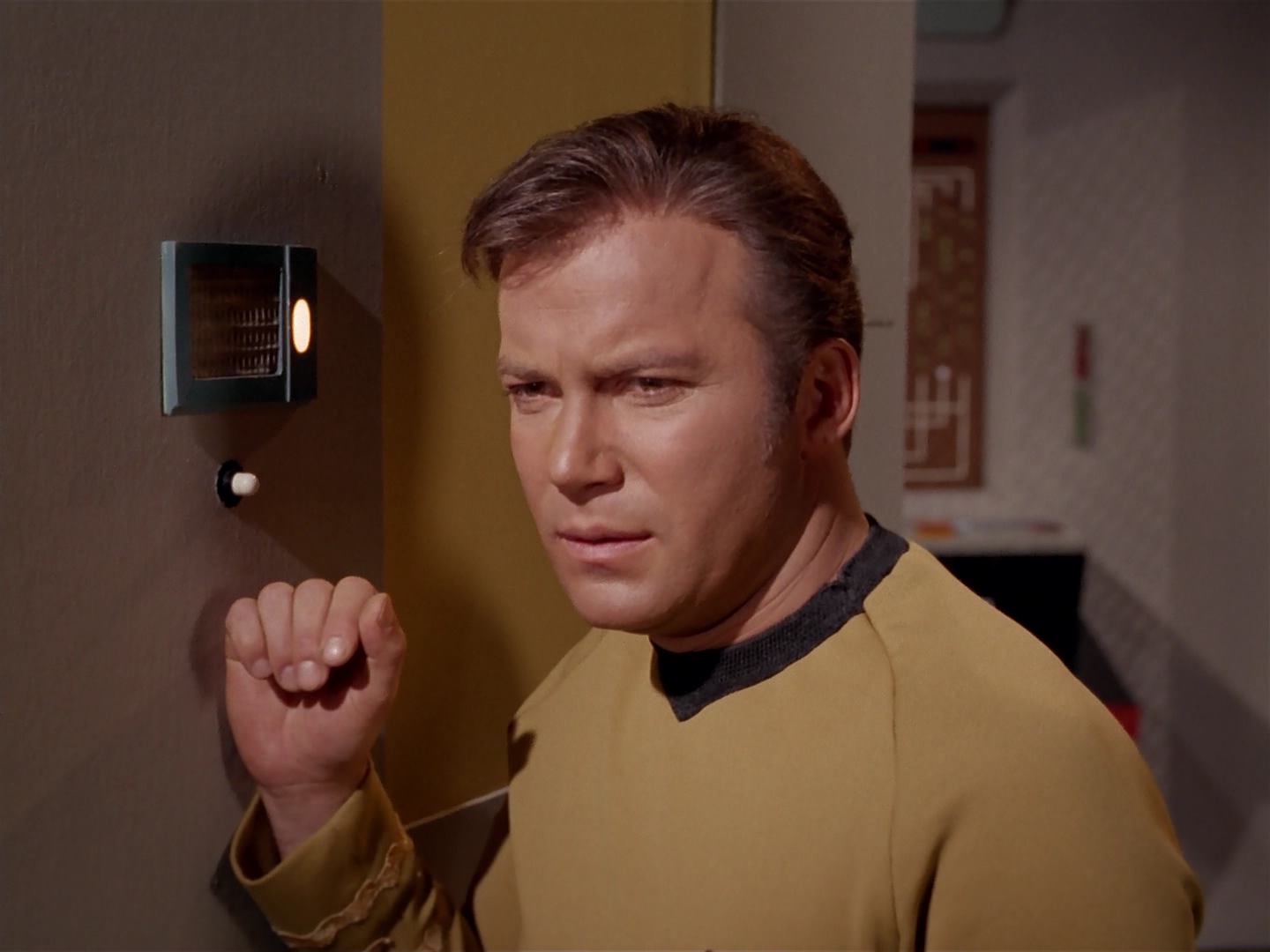 ariane179254_StarTrek_3x13_ElaanOfTroyius_0893.jpg