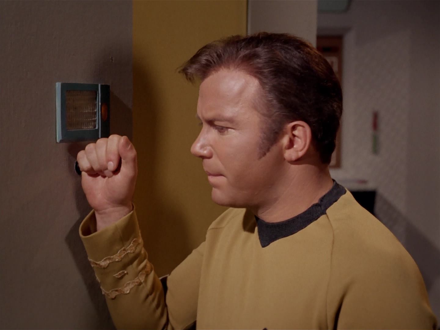 ariane179254_StarTrek_3x13_ElaanOfTroyius_0896.jpg