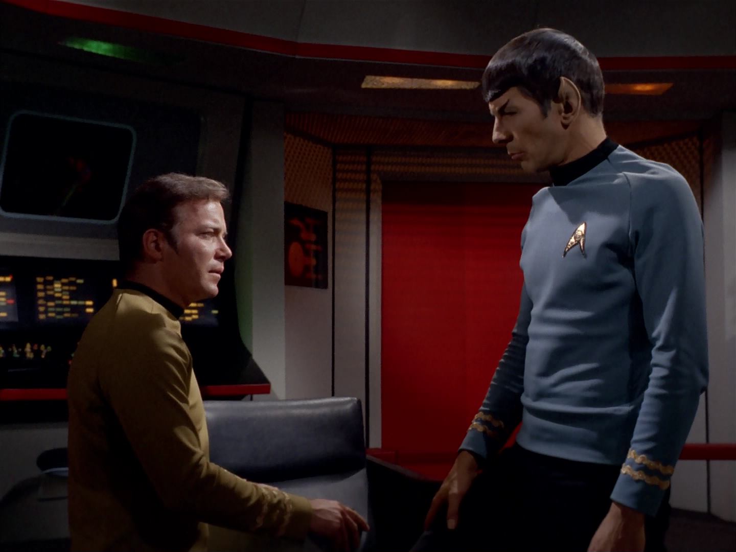 ariane179254_StarTrek_3x13_ElaanOfTroyius_0984.jpg