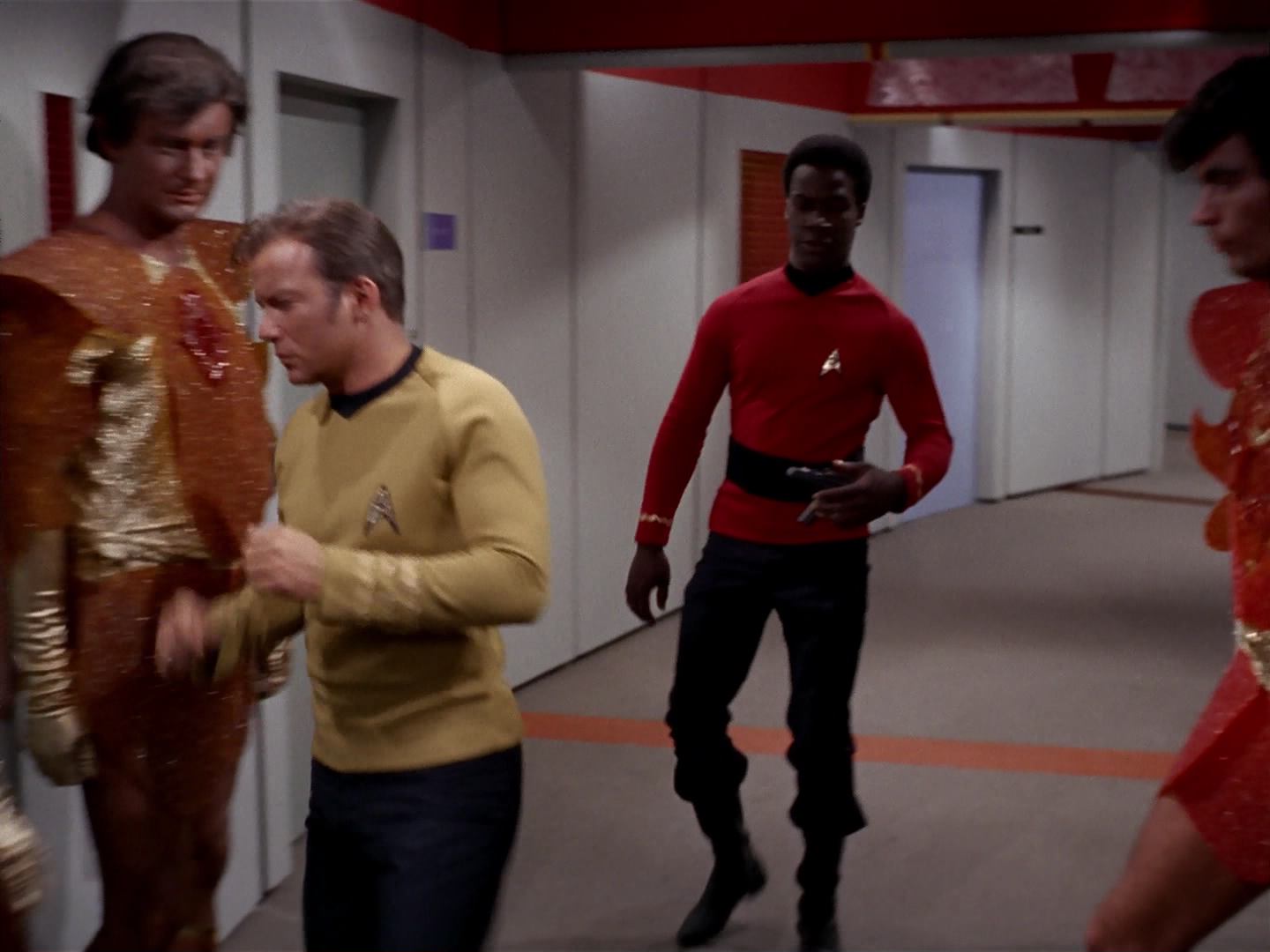 ariane179254_StarTrek_3x13_ElaanOfTroyius_1000.jpg
