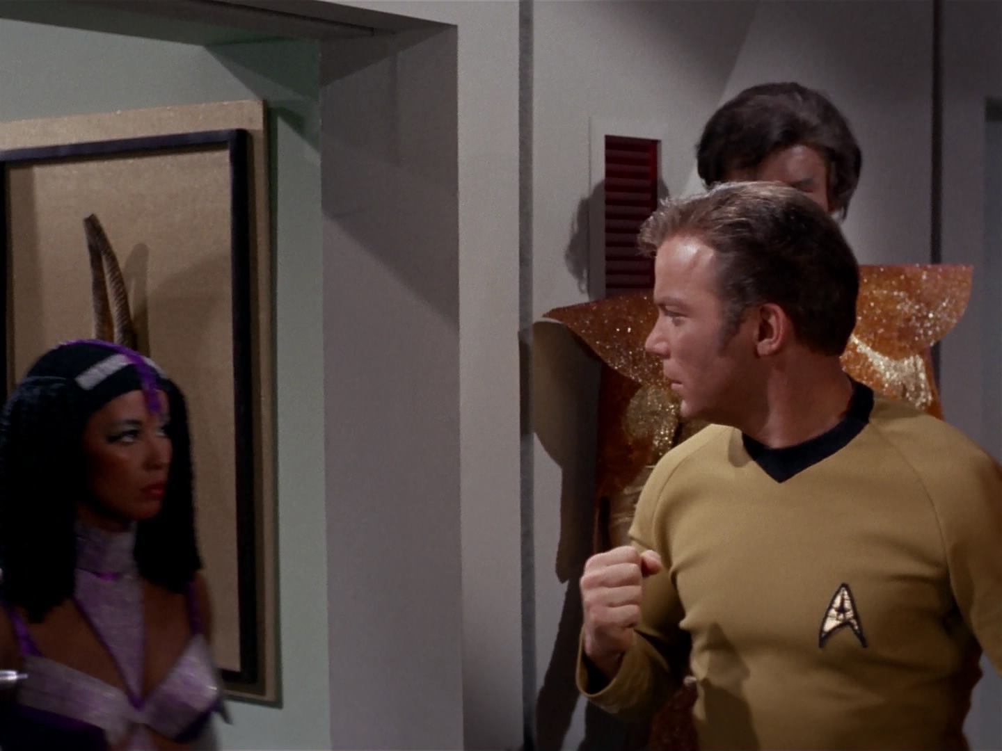 ariane179254_StarTrek_3x13_ElaanOfTroyius_1004.jpg
