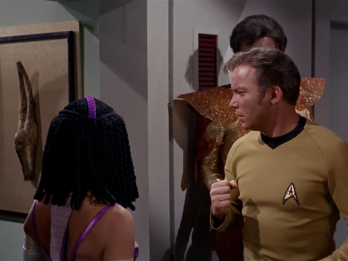 ariane179254_StarTrek_3x13_ElaanOfTroyius_1007.jpg