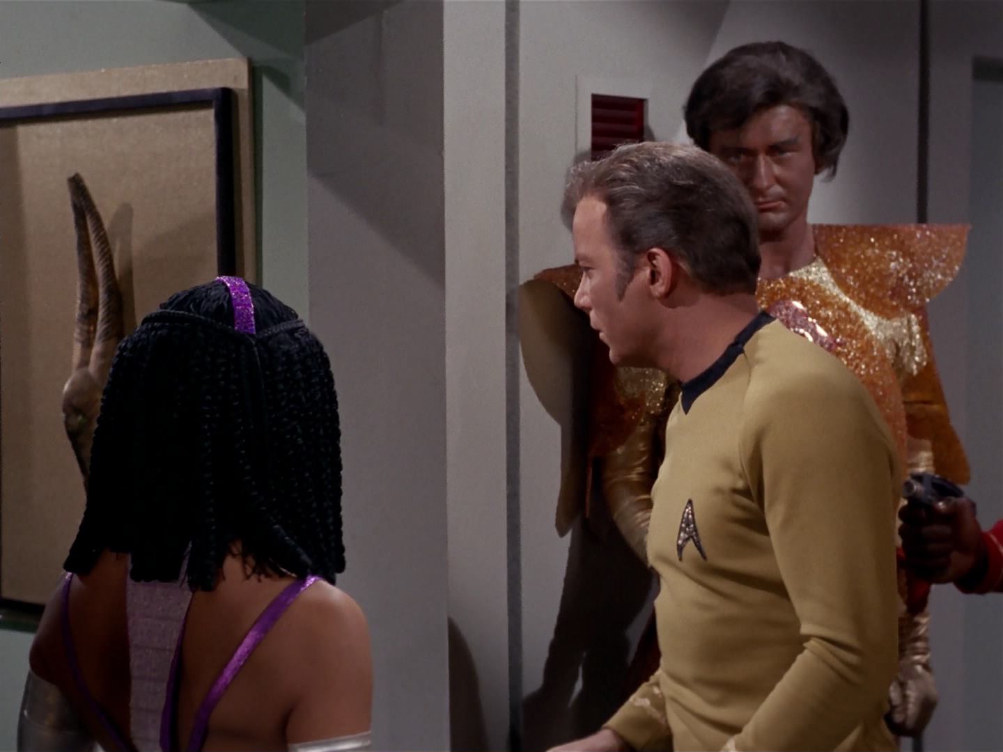 ariane179254_StarTrek_3x13_ElaanOfTroyius_1011.jpg