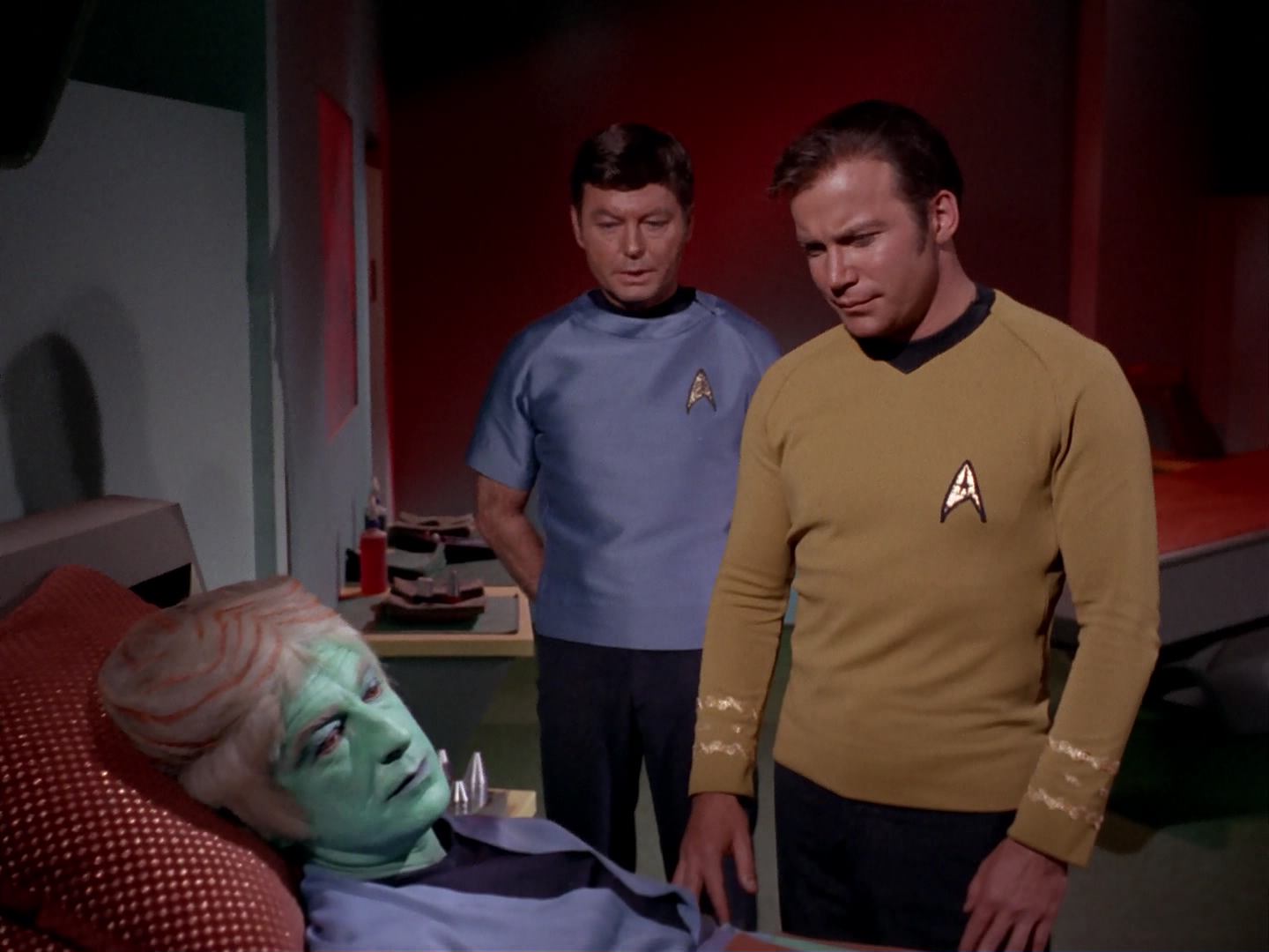 ariane179254_StarTrek_3x13_ElaanOfTroyius_1036.jpg