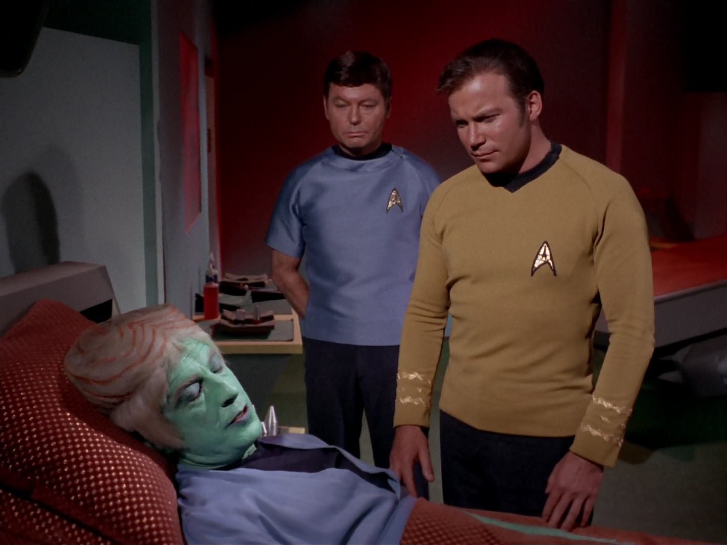 ariane179254_StarTrek_3x13_ElaanOfTroyius_1040.jpg