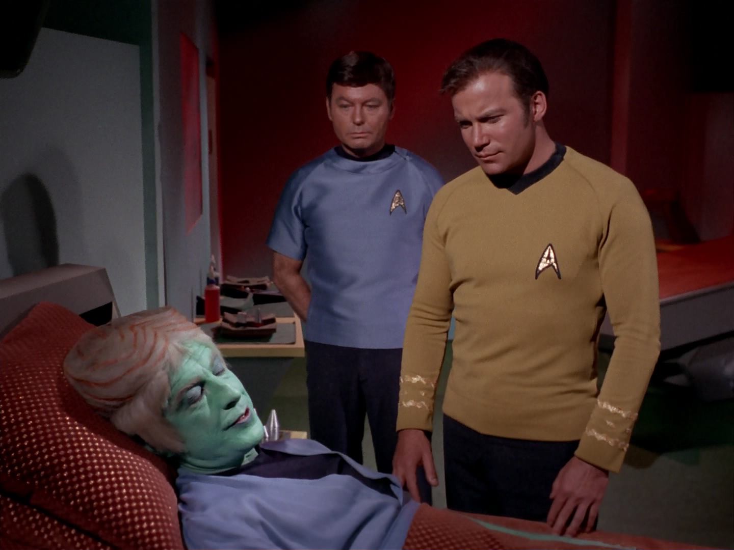 ariane179254_StarTrek_3x13_ElaanOfTroyius_1041.jpg