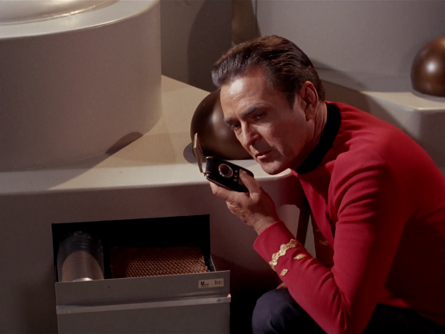ariane179254_StarTrek_3x13_ElaanOfTroyius_2182.jpg