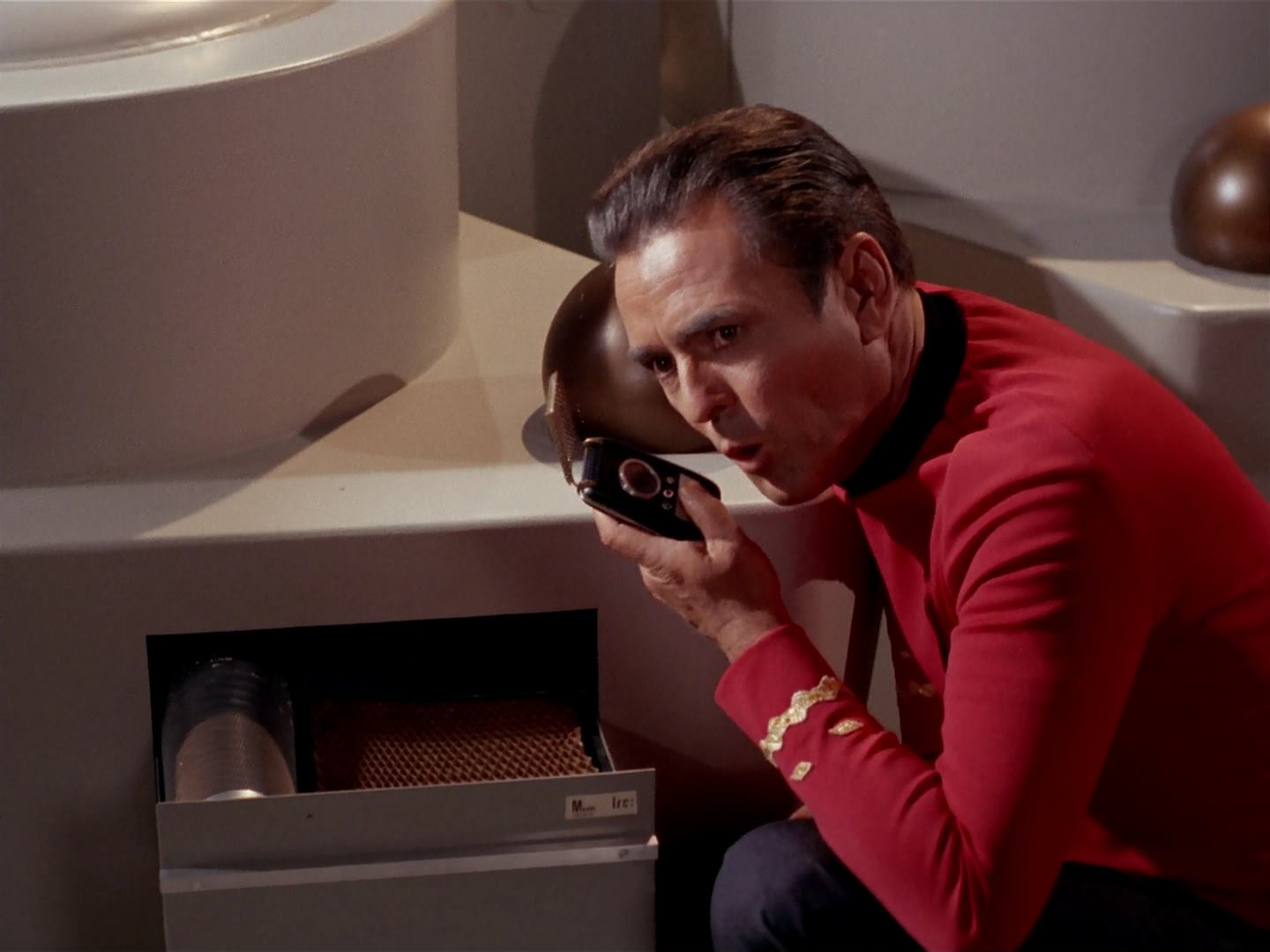 ariane179254_StarTrek_3x13_ElaanOfTroyius_2184.jpg