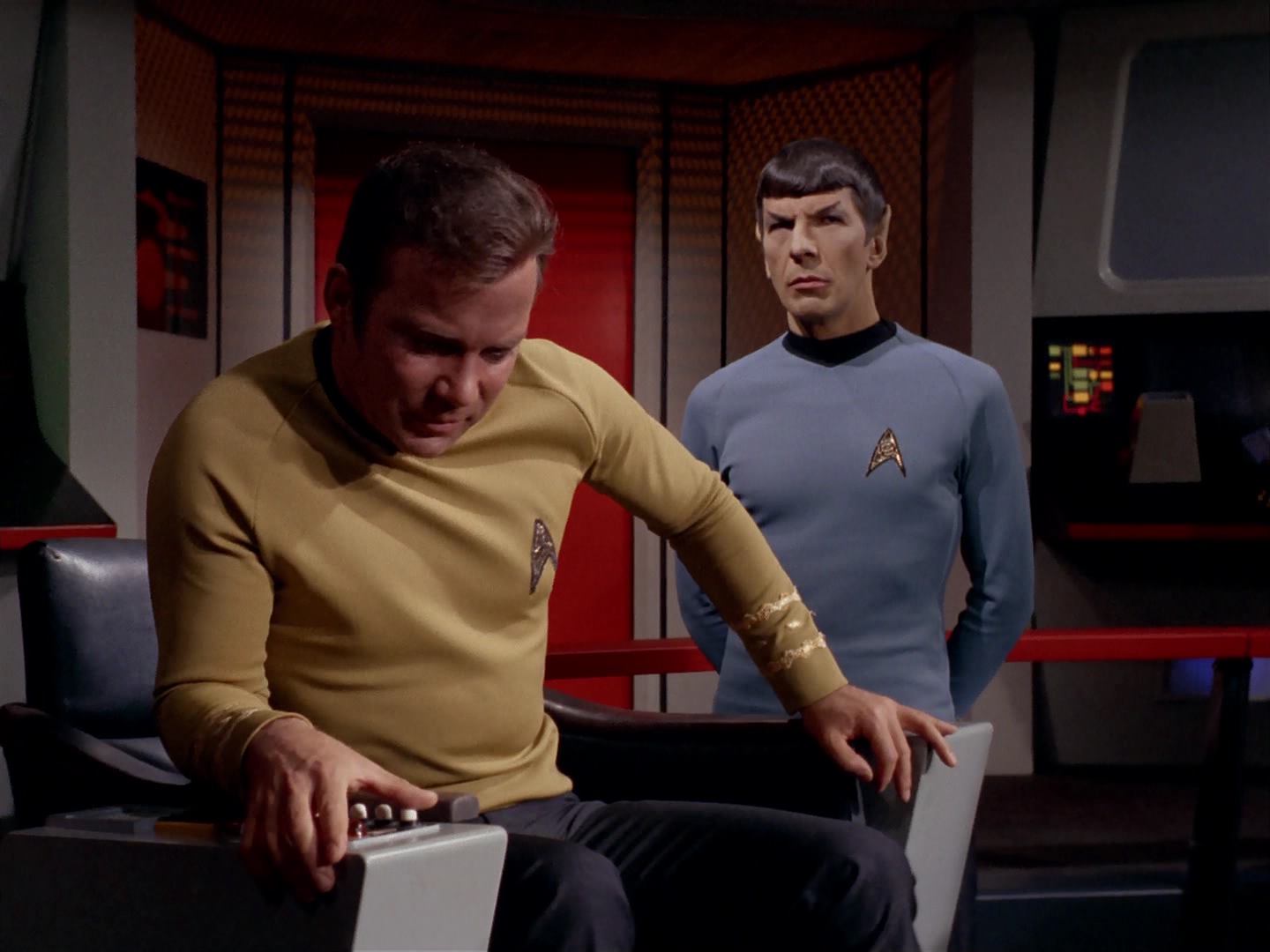 ariane179254_StarTrek_3x13_ElaanOfTroyius_2215.jpg
