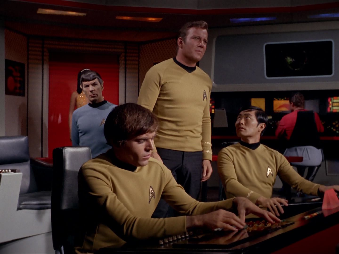ariane179254_StarTrek_3x13_ElaanOfTroyius_2220.jpg
