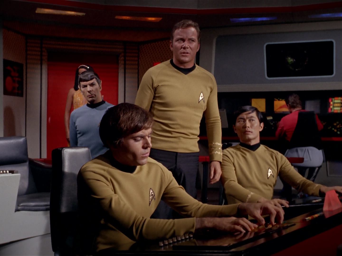 ariane179254_StarTrek_3x13_ElaanOfTroyius_2221.jpg
