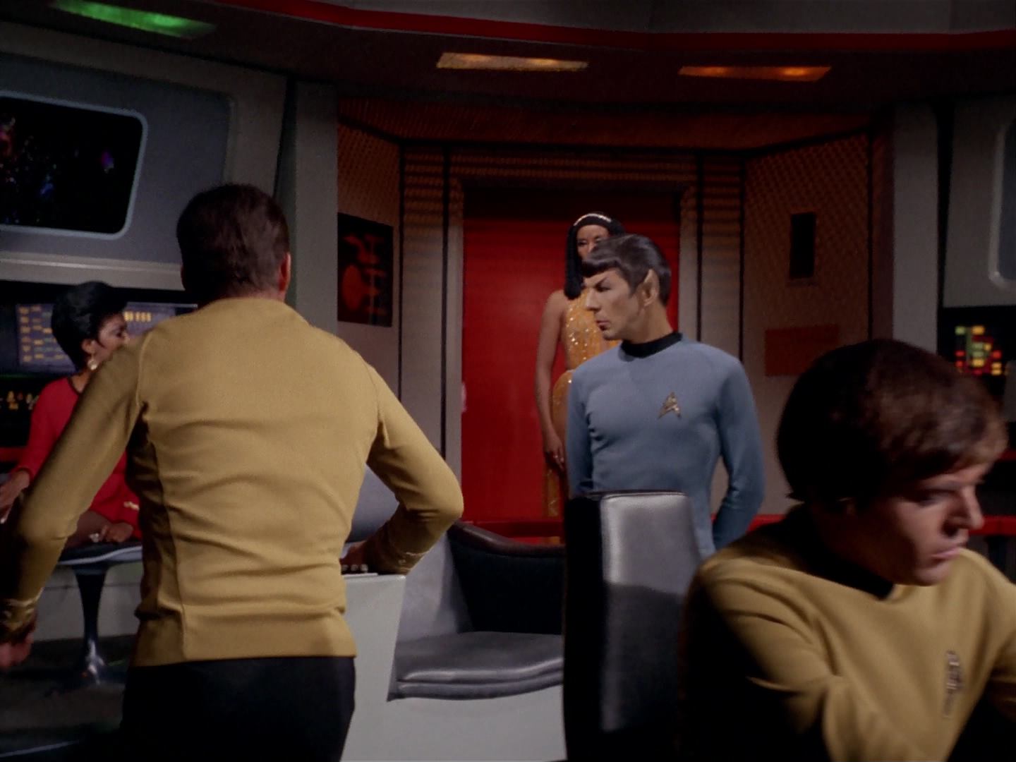 ariane179254_StarTrek_3x13_ElaanOfTroyius_2223.jpg