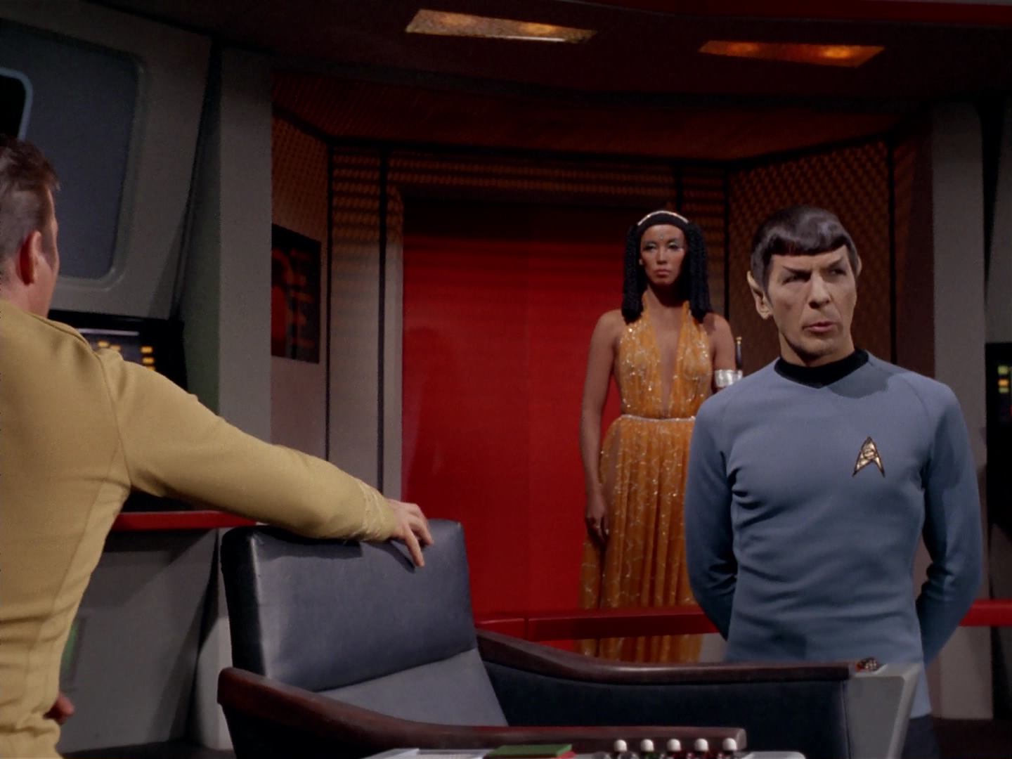 ariane179254_StarTrek_3x13_ElaanOfTroyius_2262.jpg