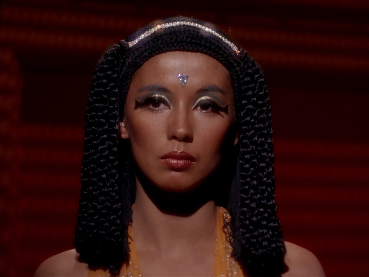 ariane179254_StarTrek_3x13_ElaanOfTroyius_2314.jpg