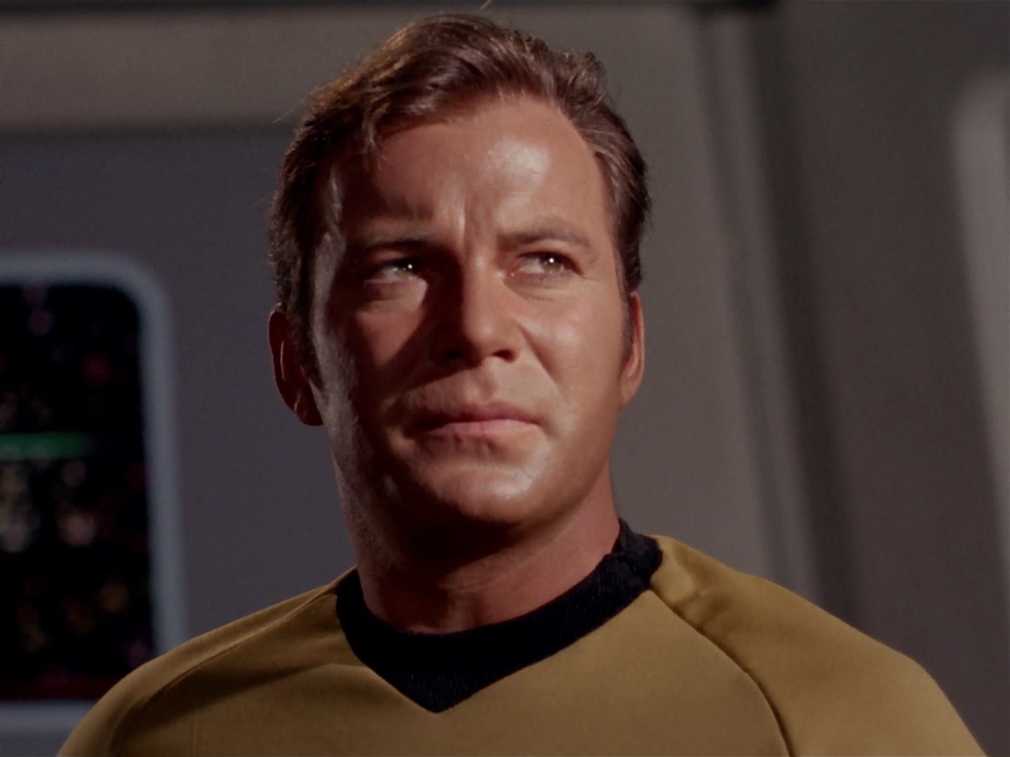 ariane179254_StarTrek_3x13_ElaanOfTroyius_2323.jpg