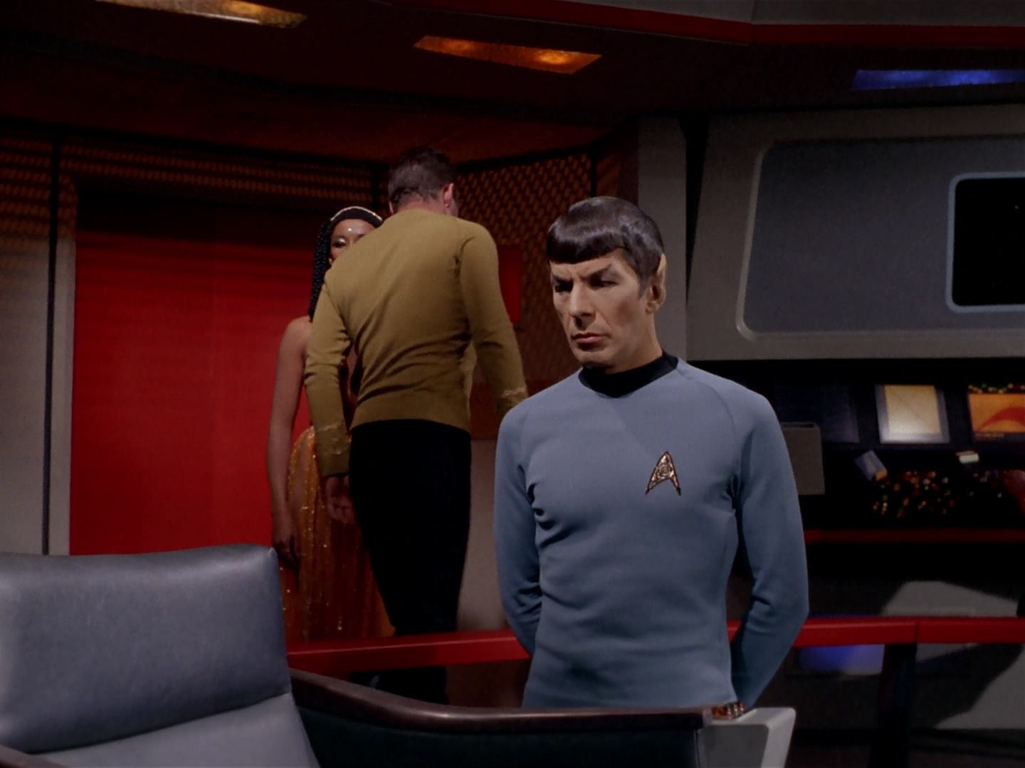 ariane179254_StarTrek_3x13_ElaanOfTroyius_2327.jpg