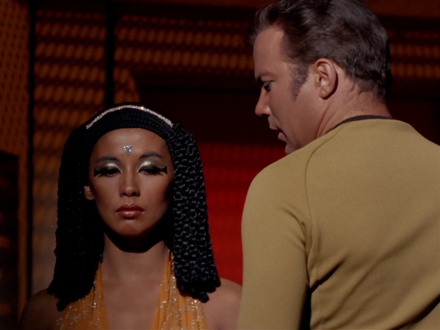 ariane179254_StarTrek_3x13_ElaanOfTroyius_2328.jpg