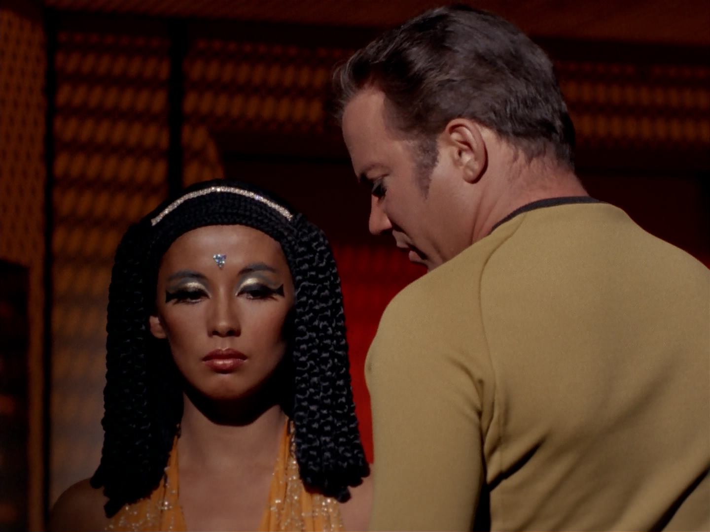 ariane179254_StarTrek_3x13_ElaanOfTroyius_2330.jpg