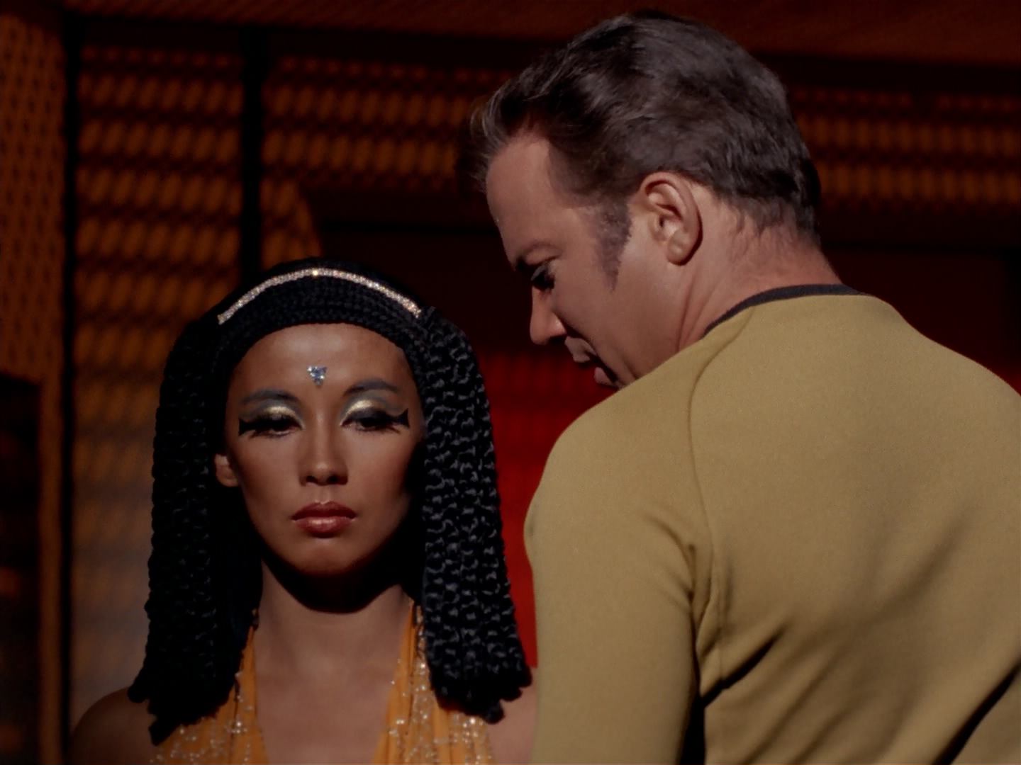 ariane179254_StarTrek_3x13_ElaanOfTroyius_2331.jpg