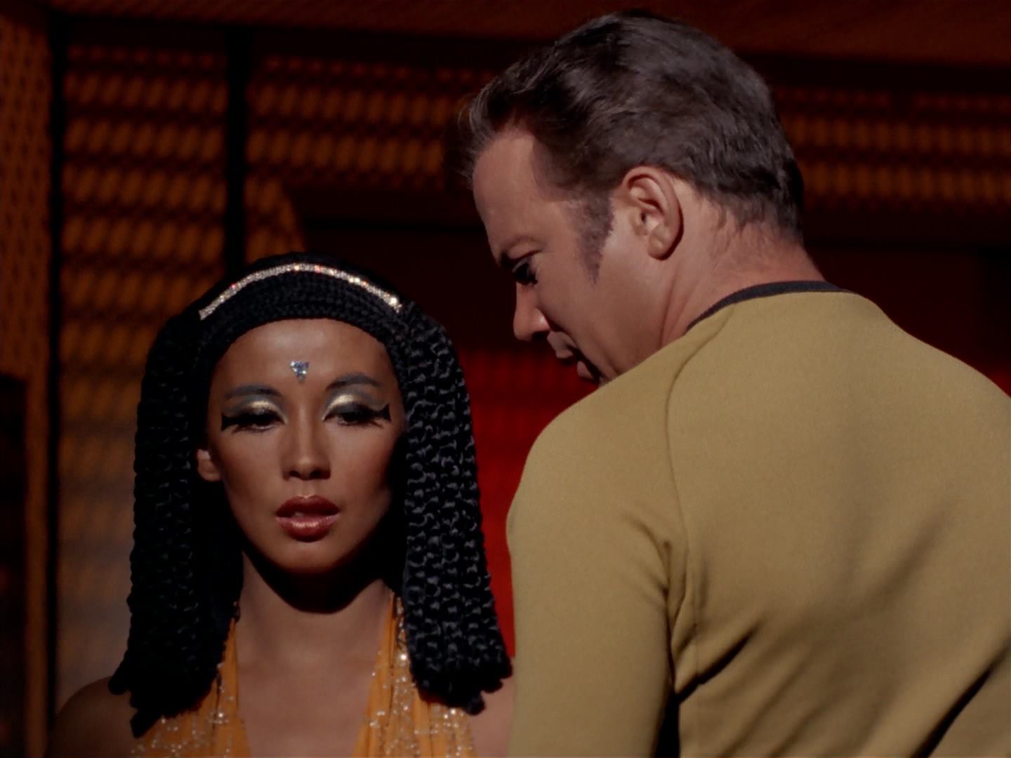 ariane179254_StarTrek_3x13_ElaanOfTroyius_2336.jpg
