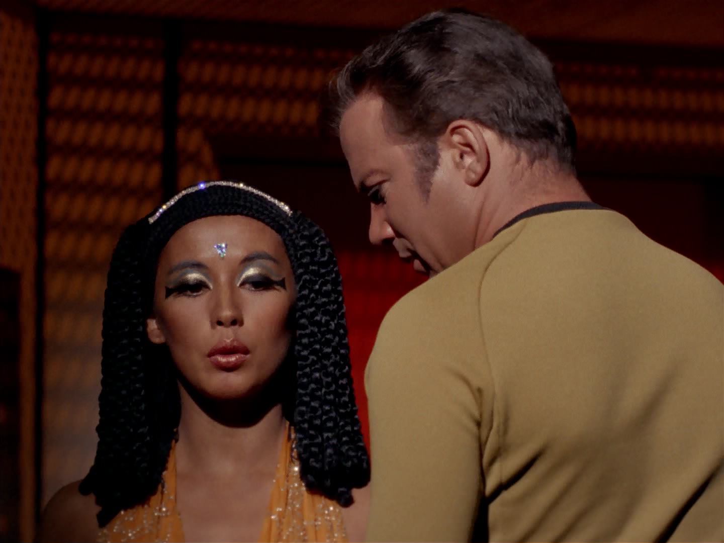 ariane179254_StarTrek_3x13_ElaanOfTroyius_2337.jpg
