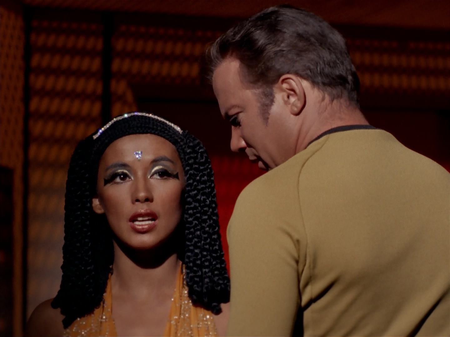 ariane179254_StarTrek_3x13_ElaanOfTroyius_2338.jpg
