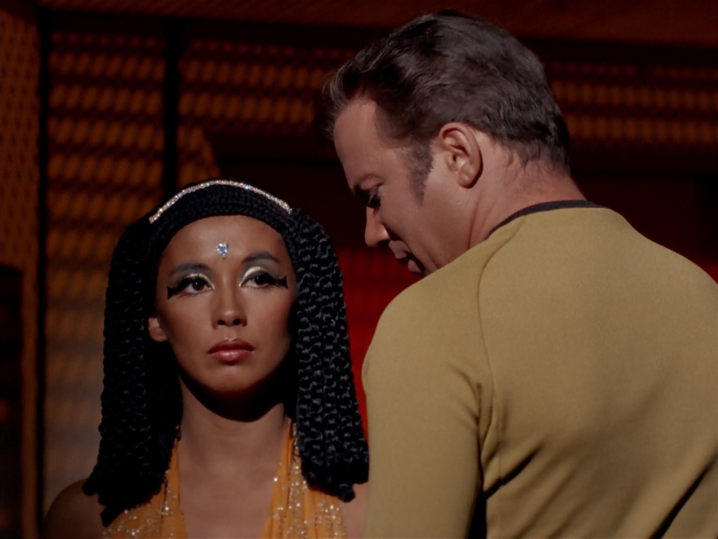 ariane179254_StarTrek_3x13_ElaanOfTroyius_2343.jpg