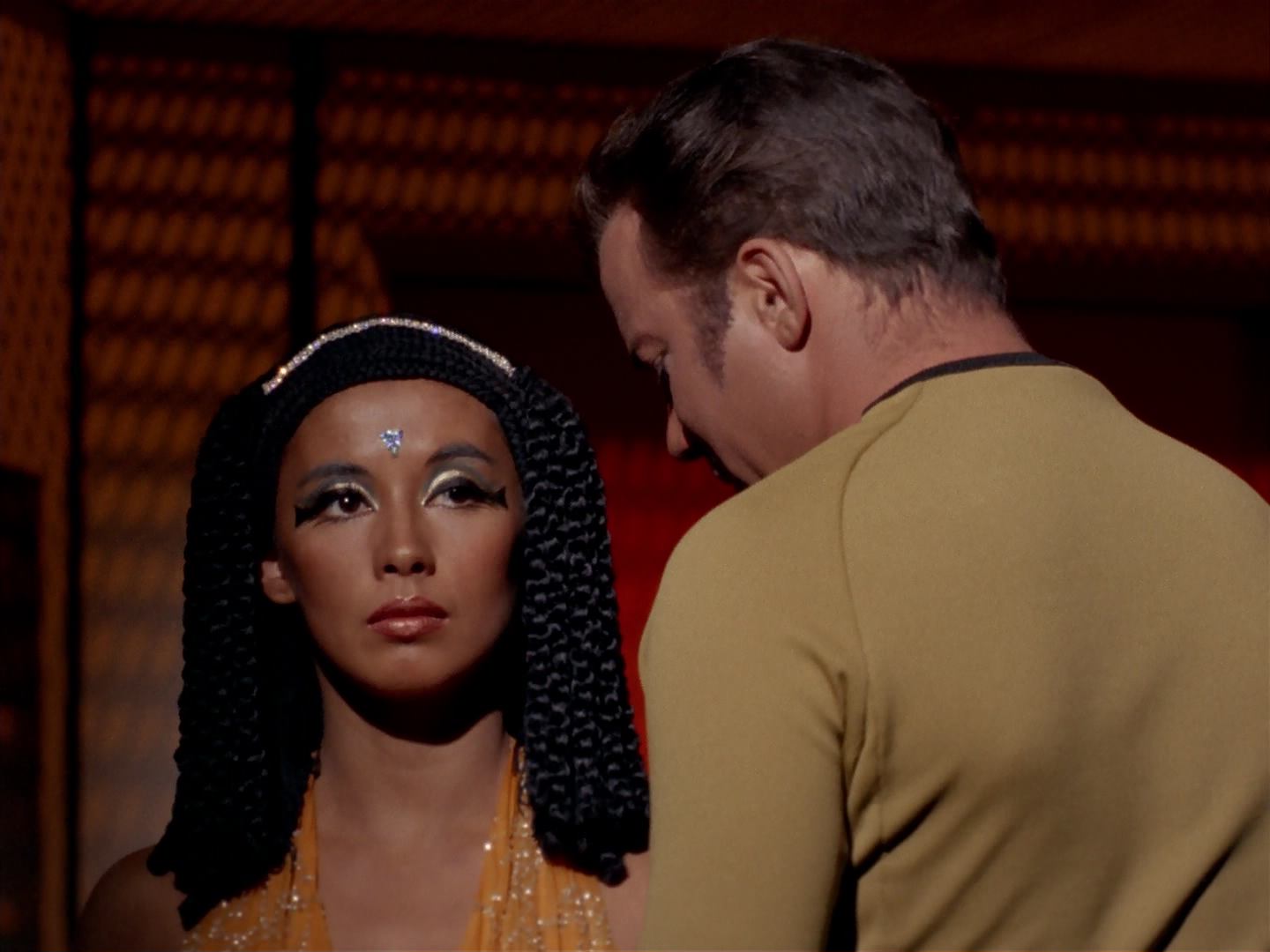 ariane179254_StarTrek_3x13_ElaanOfTroyius_2344.jpg