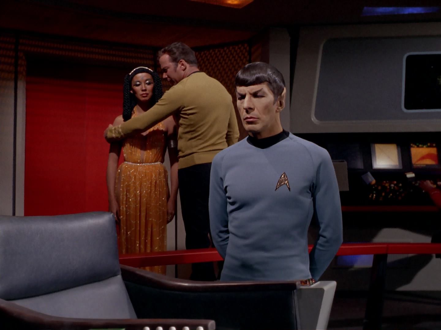ariane179254_StarTrek_3x13_ElaanOfTroyius_2349.jpg