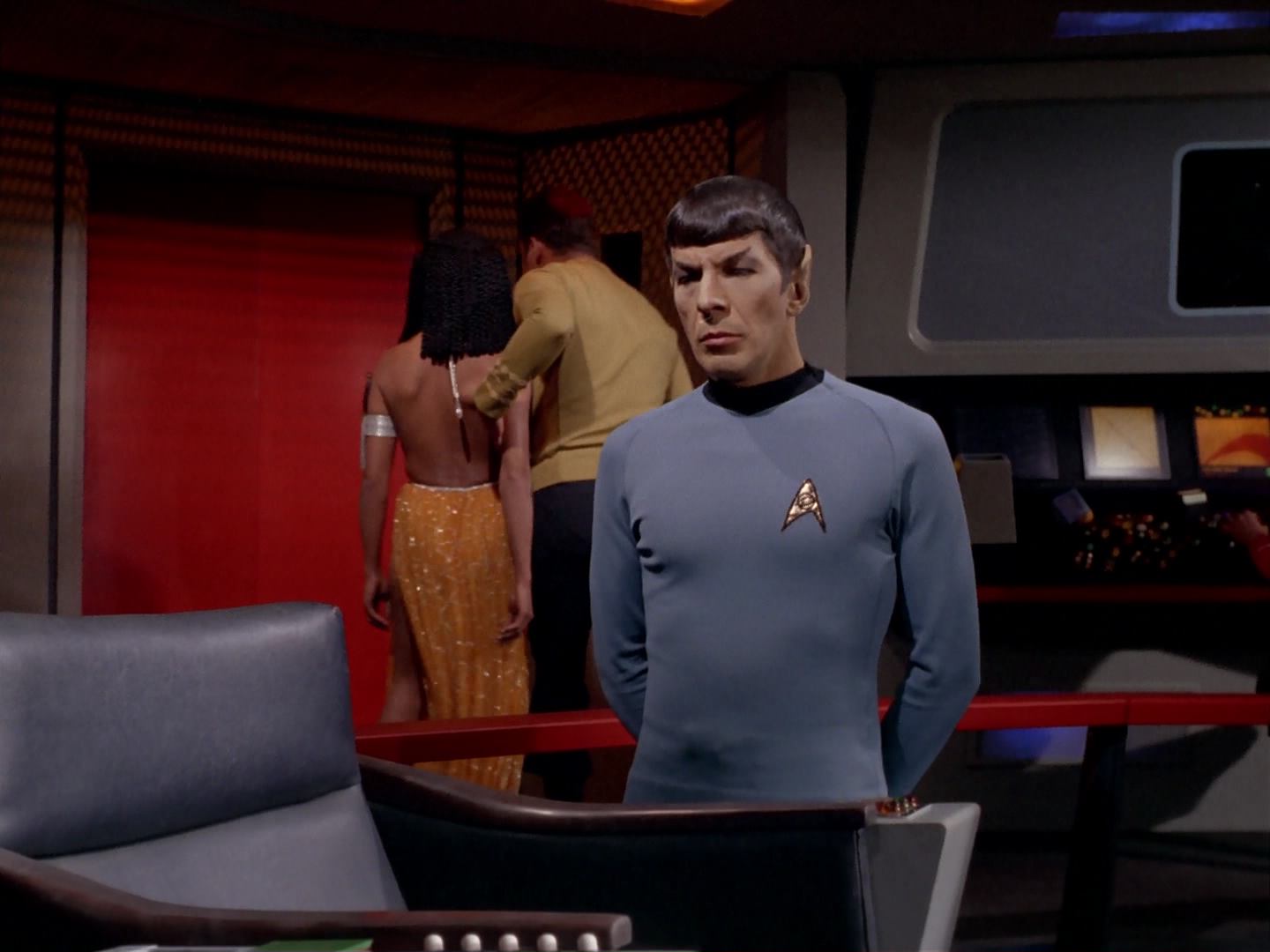 ariane179254_StarTrek_3x13_ElaanOfTroyius_2353.jpg