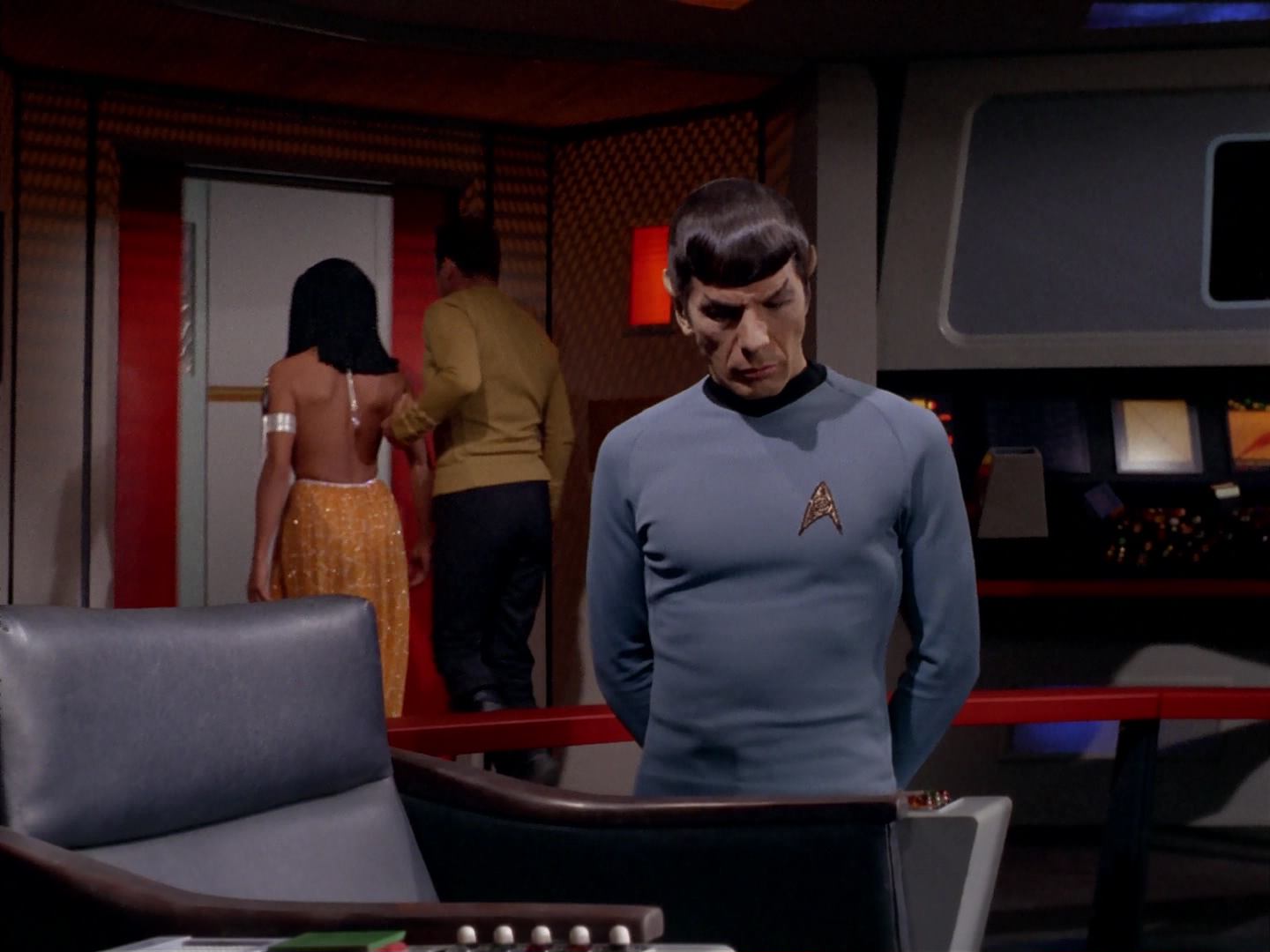 ariane179254_StarTrek_3x13_ElaanOfTroyius_2354.jpg