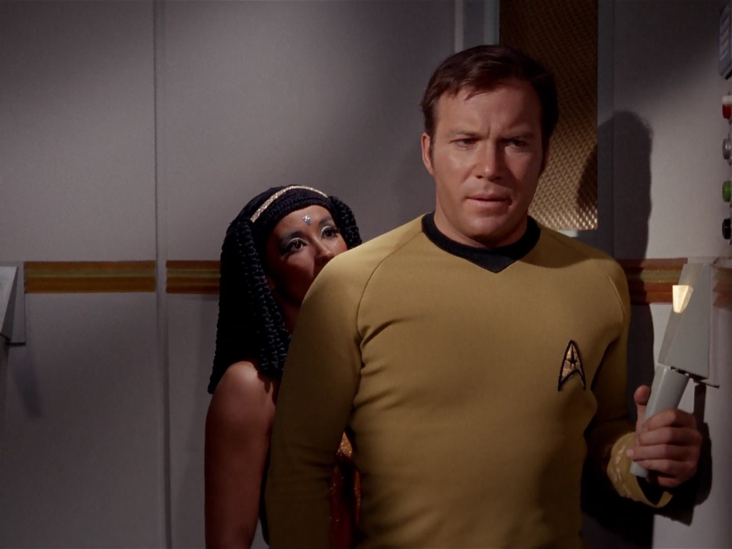 ariane179254_StarTrek_3x13_ElaanOfTroyius_2360.jpg