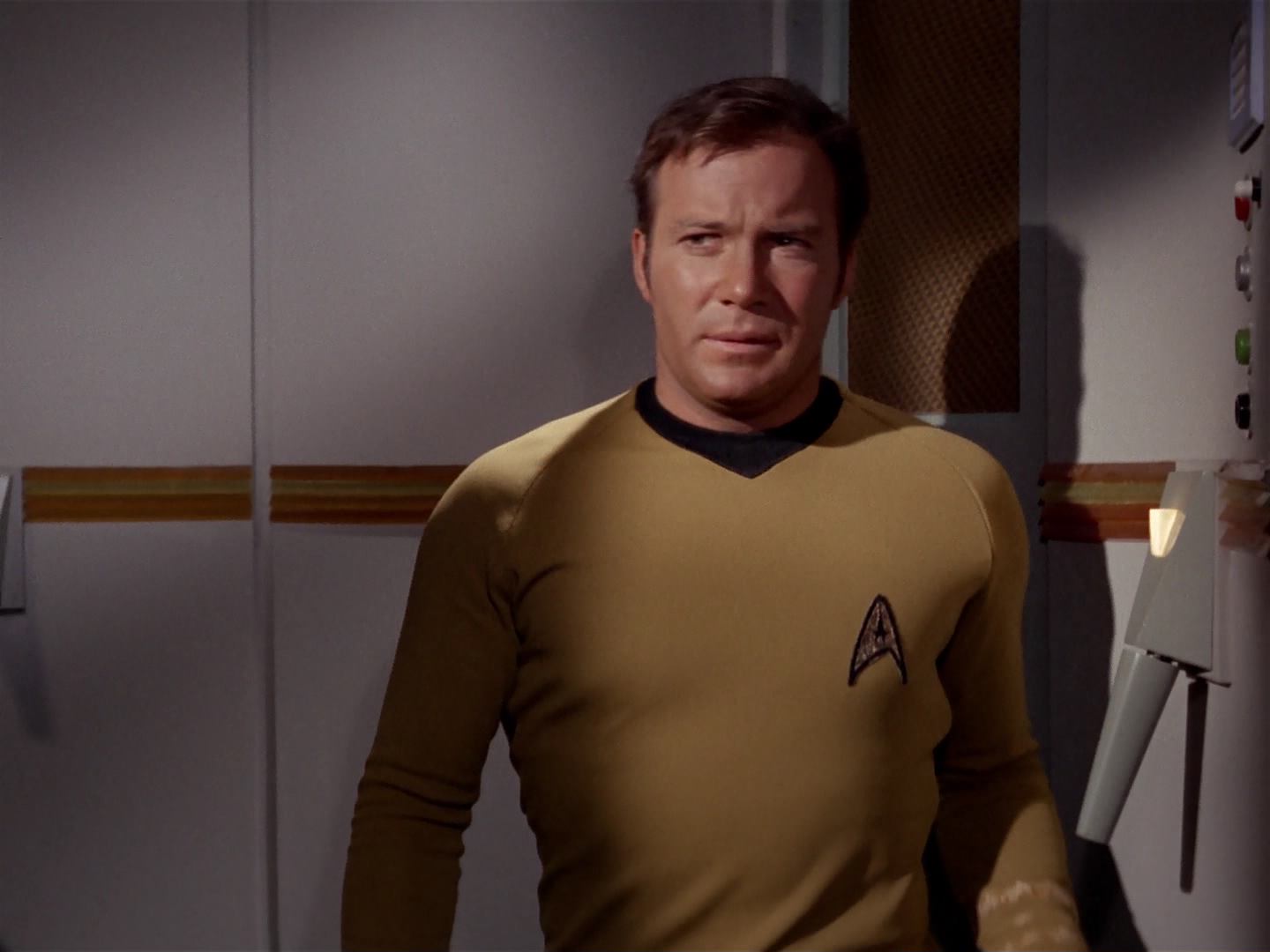 ariane179254_StarTrek_3x13_ElaanOfTroyius_2441.jpg