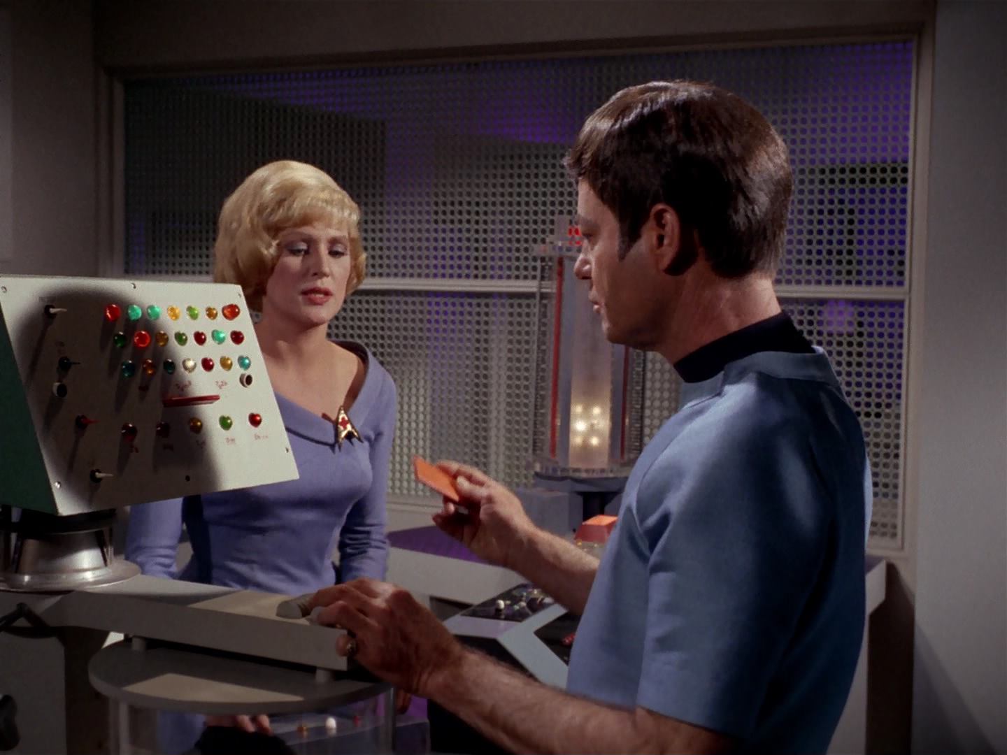 ariane179254_StarTrek_3x13_ElaanOfTroyius_2445.jpg