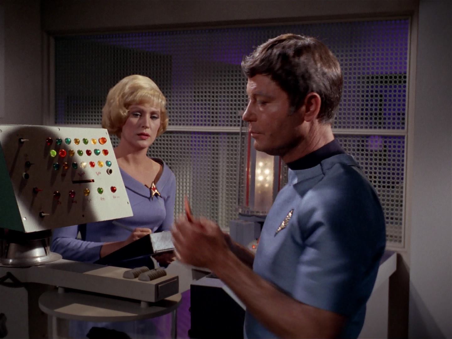 ariane179254_StarTrek_3x13_ElaanOfTroyius_2452.jpg