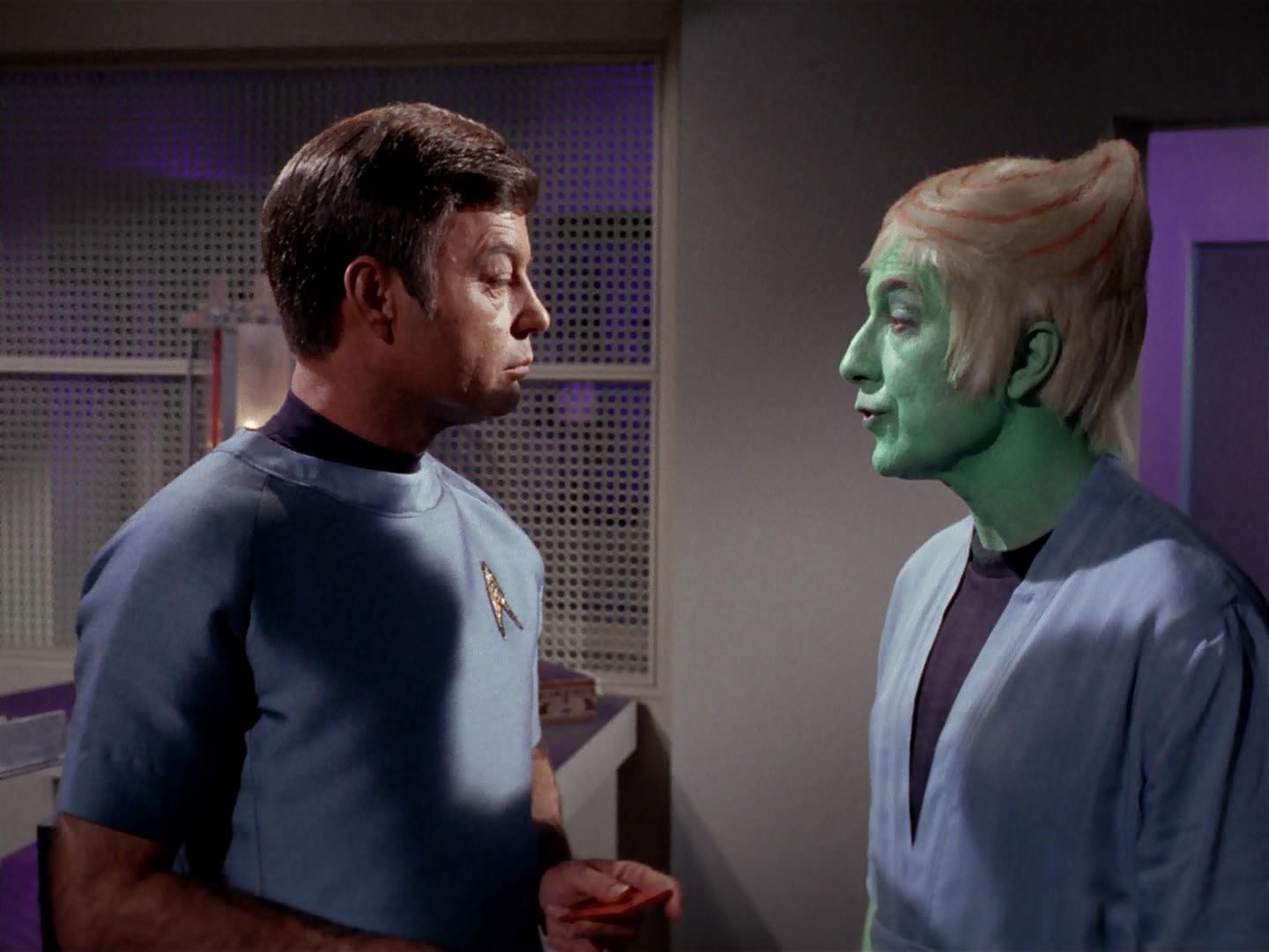 ariane179254_StarTrek_3x13_ElaanOfTroyius_2459.jpg