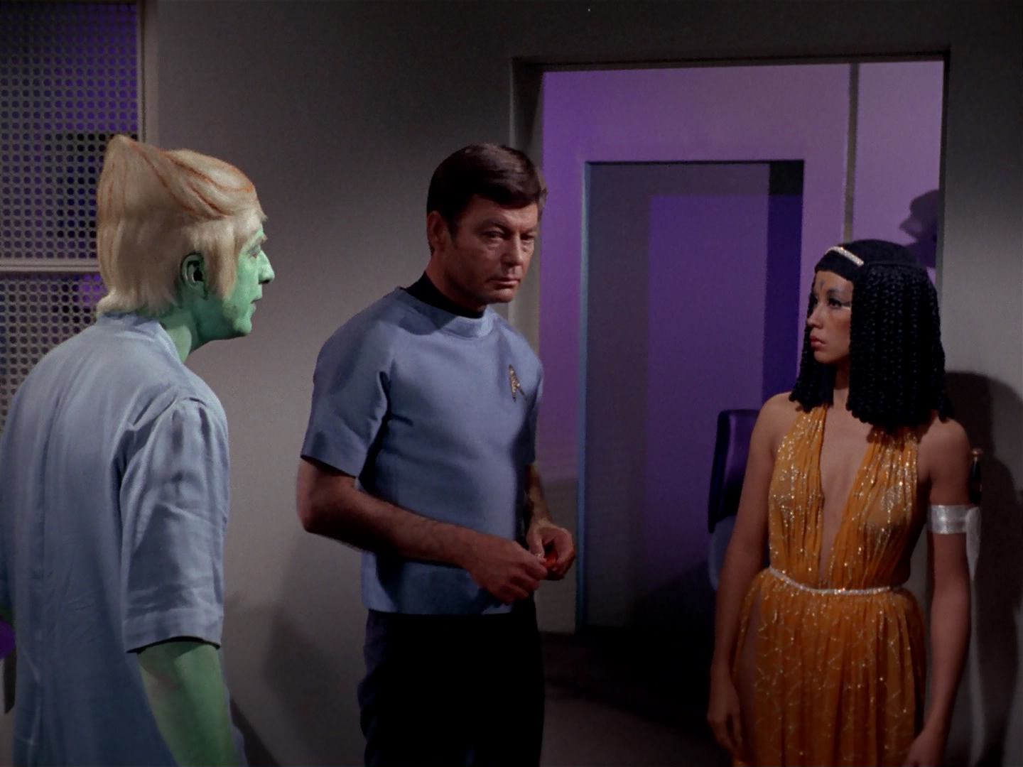 ariane179254_StarTrek_3x13_ElaanOfTroyius_2476.jpg