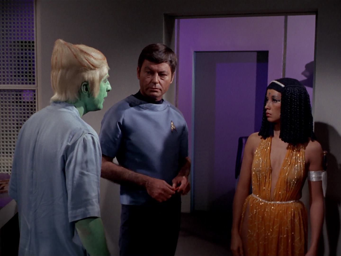 ariane179254_StarTrek_3x13_ElaanOfTroyius_2477.jpg