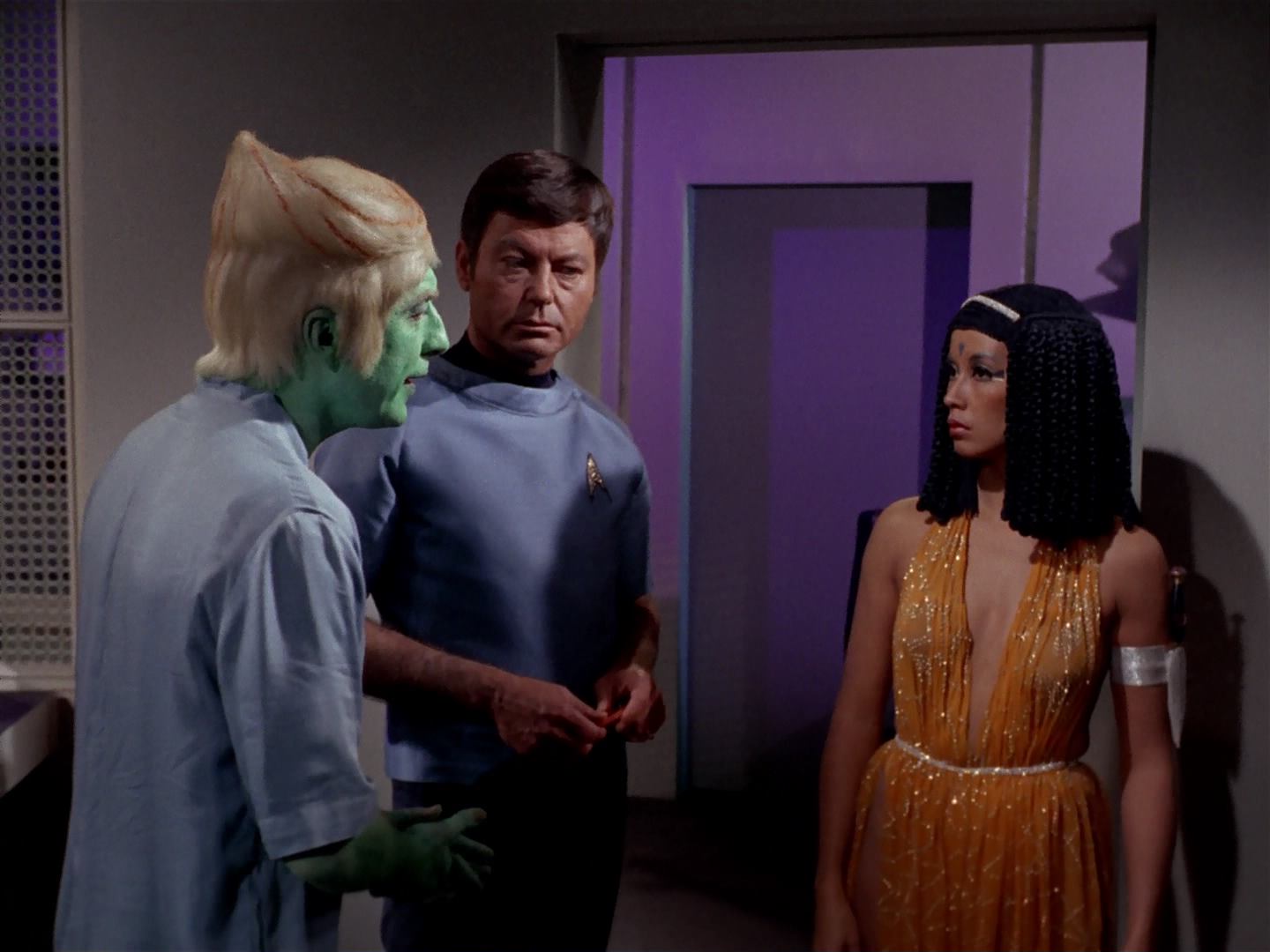 ariane179254_StarTrek_3x13_ElaanOfTroyius_2478.jpg
