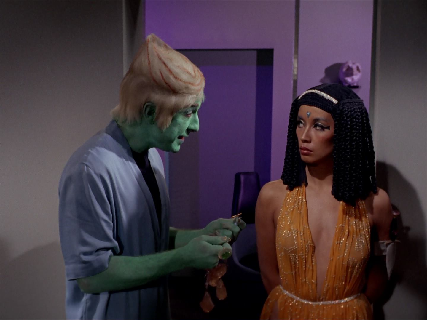ariane179254_StarTrek_3x13_ElaanOfTroyius_2554.jpg
