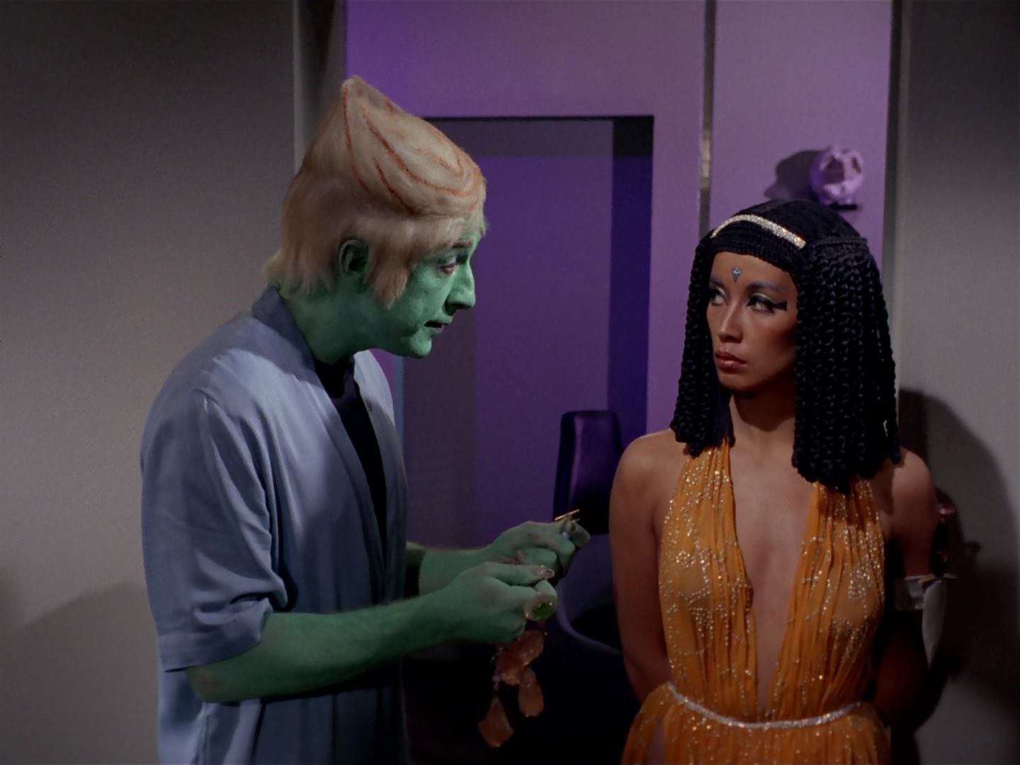 ariane179254_StarTrek_3x13_ElaanOfTroyius_2555.jpg